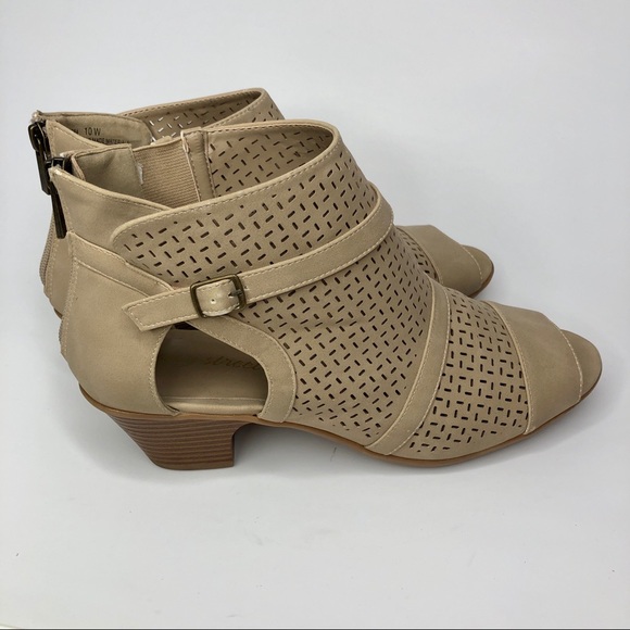 Lazer Cut bootie heeled sandals size 10 WIDE - Picture 3 of 6